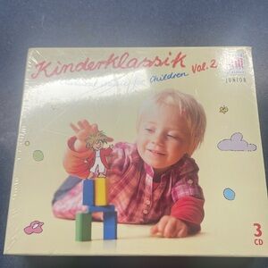 Kinderklassik classical music for children, volume 2. Three CDs included.